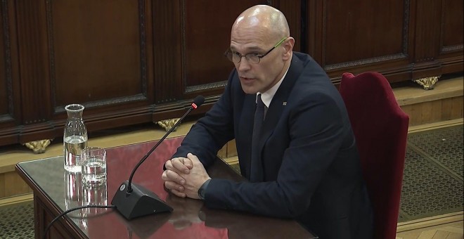 Captura de la señal institucional del Tribunal Supremo con la declaración de Raül Romeva, en el juicio del 'procés'. / EFE