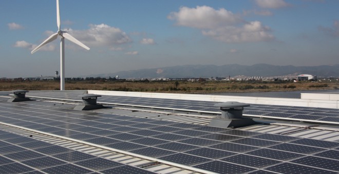 Placa solar a la dessaladora del Prat. BERTRAN CAZORLA