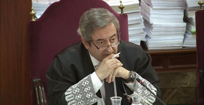 Captura de la señal institucional del Tribunal Supremo.- El fiscal Javier Zaragoza, durante el interrogatorio al expresidente de la ANC Jordi Sànchez, en la sexta sesión del juicio del 'procés' este jueves en el Tribunal Supremo. EFE/Tribunal Supremo