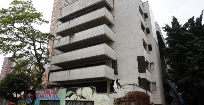 Imagen tomada ayer, miércoles 20 de febrero de 2019, de la fachada del edificio Mónaco, símbolo del poder y la ostentación del narcotraficante Pablo Escobar (EFE).