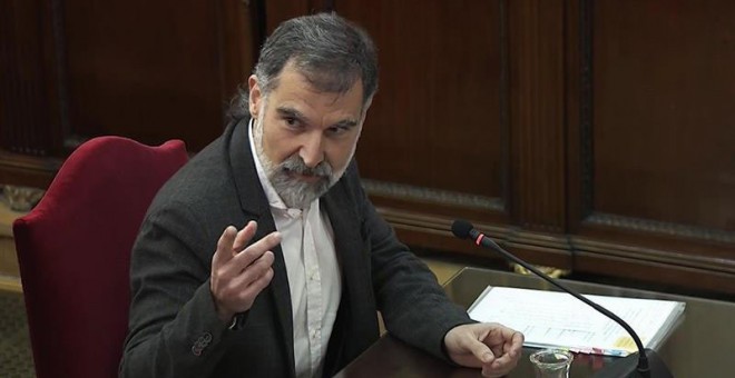 Jordi Cuixart responde a las preguntas del fiscal. (EFE | TRIBUNAL SUPREMO)