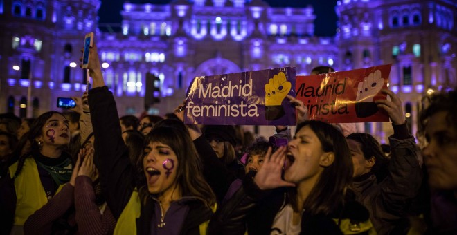 La manifestación de la huelga feminista con motivo del Día de la Mujer, a su paso por Cibeles, en Madrid.-JAIRO VARGAS