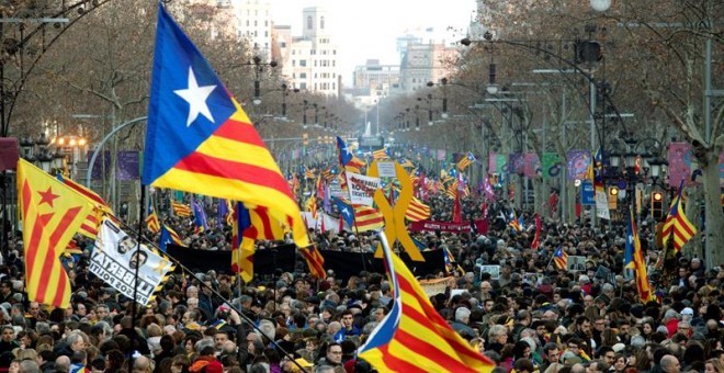 La manifestació que va culminar la vaga del passat 21 de febrer, convocada per la Intersindical-CSC. EFE/Marta Pérez