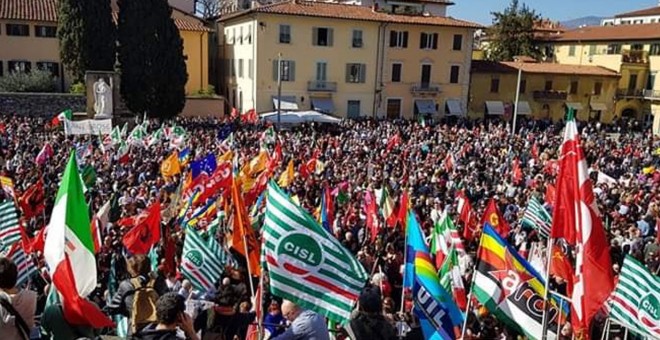 Una de las manifestaciones antifascistas en Italia.- @MARCOFURFARO