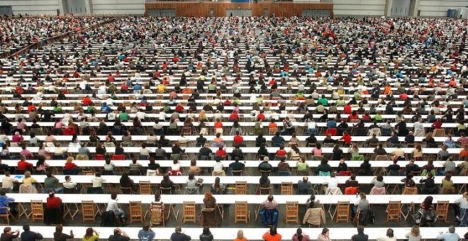 Opositores antes de un examen. EFE