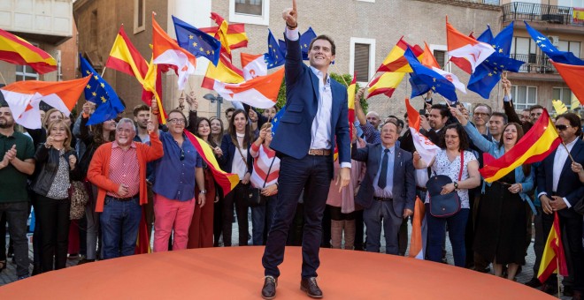 El candidato a la presidencia del Gobierno por Ciudadanos, Albert Rivera, durante el mitin en la Plaza de Europa de Murcia. EFE/Marcial Guillén