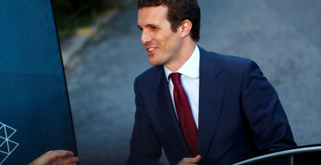 El líder del PP, Pablo Casado a su llegada a las instalaciones de Atresmedia para participar en el segundo debate electoral a cuatro. REUTERS/Juan Medina