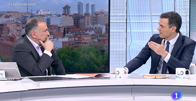 El presidente del Gobierno y secretario general del PSOE, Pedro Sánchez, durante su entrevista en Los Desayunos de TVE.