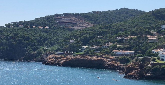 Un dels molts exemples d'urbanisme salvatge a la Costa Brava. SOS Costa Brava