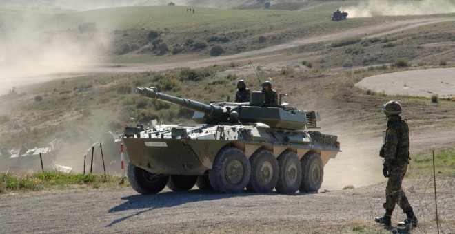 Imagen de un carro blindado del Ejército. ARCHIVO