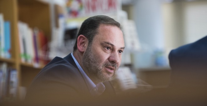 El secretario de Organización del PSOE, José Luis Ábalos, durante su entrevista con 'Público'. FERNANDO SÁNCHEZ