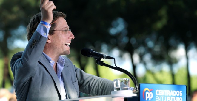 24/05/2019.- El candidato popular al Ayuntamiento de Madrid, José Luis Martínez-Almeida, interviene este viernes en el acto de cierre de campaña celebrado en Puente del Rey (Madrid). EFE/ J.J Guillén