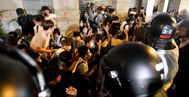 Decenas de miles de personas se manifestaron este domingo en Hong Kong. EFE