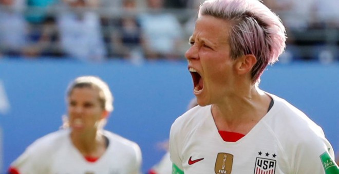 Megan Rapinoe celebra uno de los goles contra España. Reuters