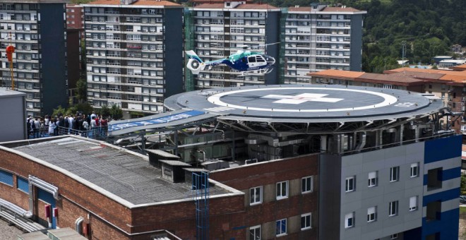 Imagen de archivo del exterior del Hospital de Cruces, en Barakaldo. EFE