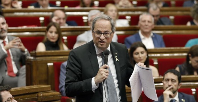 10/07/2019.- El presidente de la Generalitat, Quim Torra contesta a una pregunta de la oposición durante la sesión de control celebrada hoy en el Parlament después de conocer que la Fiscalía pide su inhabilitación, mientras sigue la disputa entre JxCat y