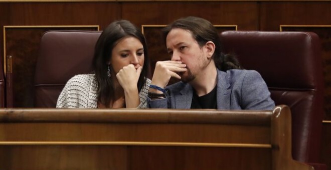 Irene Montero y Pablo Iglesias en una sesión de control en el Congreso.- EFE / ARCHIVO