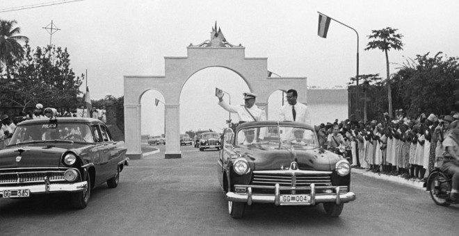 El governador general Faustino  Ruiz González va ser un clar  exponent de mandatari autoritari  franquista. El 1961 fins i tot  es va plantejar la possibilitat  de ser nomenat “rei” dels bubis  mitjançant el matrimoni amb  una jove d’aquesta ètnia - EFE