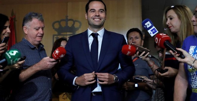 El portavoz de Ciudadanos en la Asamblea de Madrid, Ignacio Aguado, durante una rueda de prensa hoy. / EFE