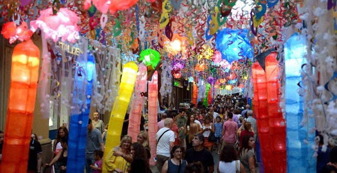 Carrer guarnit a Gràcia. COMISSIÓ FESTES DE GRÀCIA