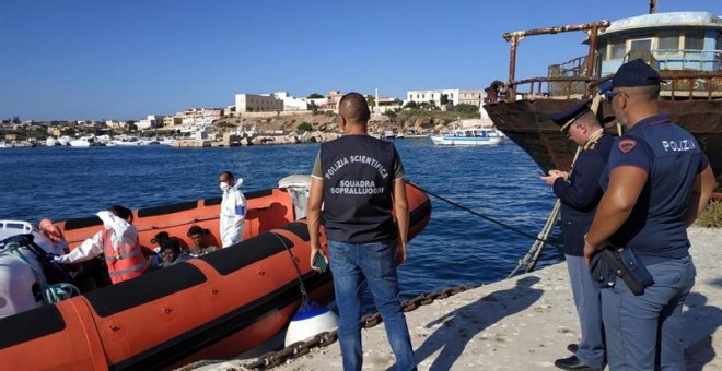 Desembarco de los memnores del Open Arms en lampedusa. EFE/EPA/Concetta Rizzo