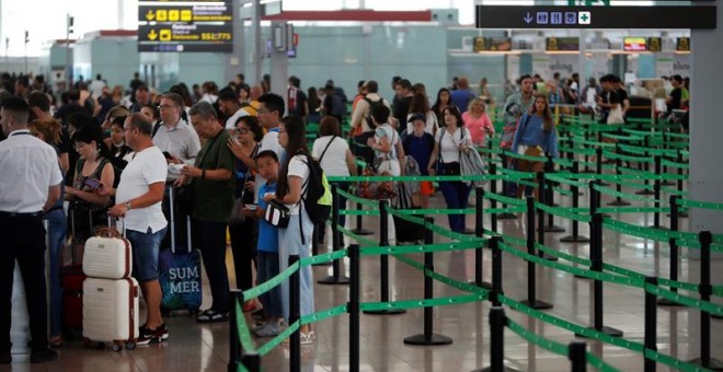 El aeropuerto de El Prat, este sábado. EFE/Toni Albir