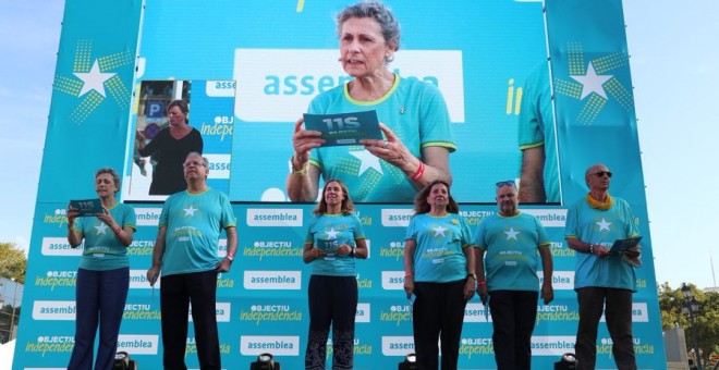 Els lectors del manifest de l'ANC durant la Diada. ASSEMBLEA