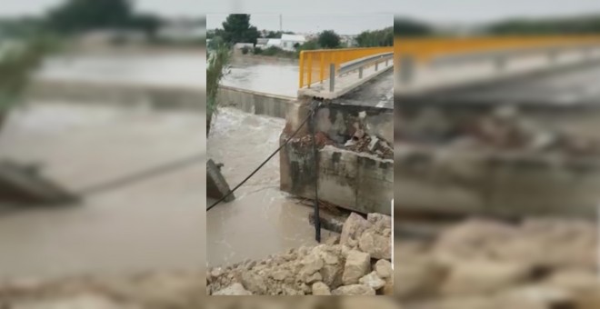 Rotura en la mota del Segura. EUROPA PRESS