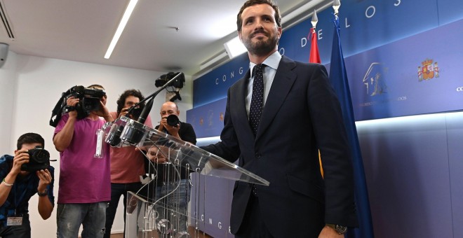 17/09/2019.- El presidente del PP, Pablo Casado, durante la rueda de prensa ofrecida esta tarde en el Congreso de los Diputados, tras su audiencia con el rey Felipe, en el marco de la segunda jornada de la ronda de consultas. / EFE - FERNANDO VILLAR