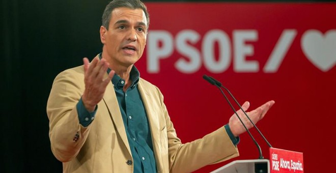 03/10/2019.- El presidente del Gobierno en funciones y secretario general del PSOE, Pedro Sánchez, este jueves, durante un acto político del partido socialista enmarcado en la precampaña electoral, en el Palacio de los Congresos de Cáceres, Extremadura. E