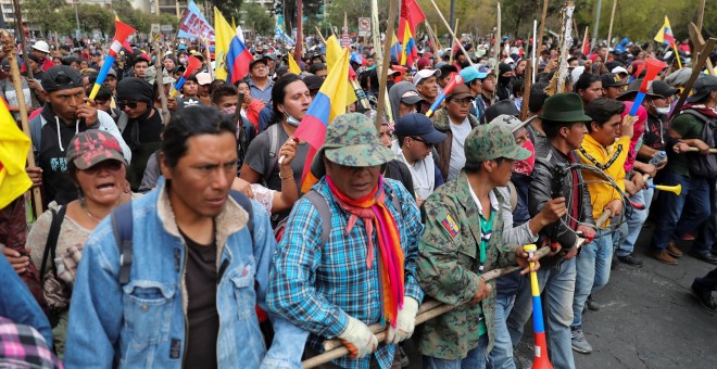 Los manifestantes participan en una protesta contra las medidas de austeridad del presidente de Ecuador, Lenin Moreno, en Quito, Ecuador, 8 de octubre de 2019. REUTERS / Ivan Alvarado