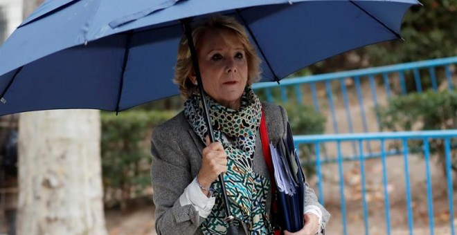 La expresidenta madrileña y exdirigente del PP de Madrid Esperanza Aguirre a su llegada este viernes a la Audiencia Nacional, para declarar en calidad de investigada ante el juez del caso Púnica, Manuel García Castellón, por la presunta financiación ilega