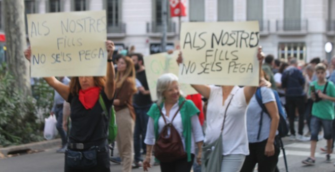 Mares manifestant-se contra la repressió policial el passat dissabte a Barcelona. MARC FONT