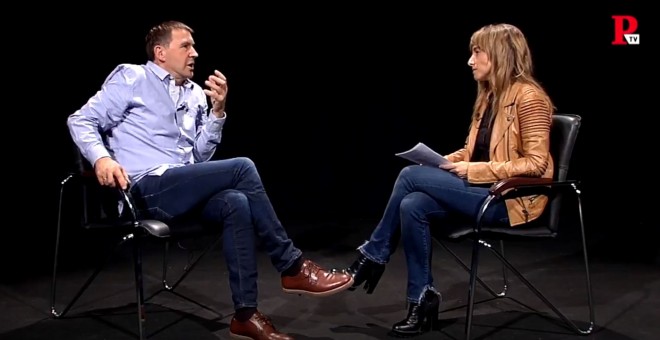 Arnaldo Otegi, durante la entrevista con la directora de Público, Ana Pardo de Vera - PÚBLICO TV