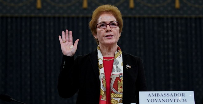 La exembajadora de Ucrania Marie Yovanovitch durante la audiencia pública del 'impeachment' contra Trump. / REUTERS