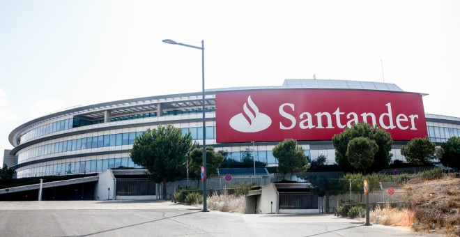 Uno de los edificios de la Ciusdad Financiera del Grupo Santander en la localidad madrileña de Boadilla del Monte. E.P./Ricardo Rubio