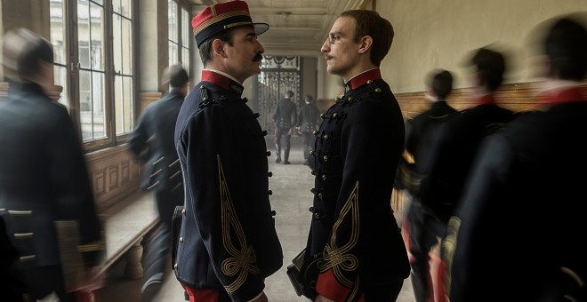 Jean Dujardin y Louis Garrel, en una escena de la película