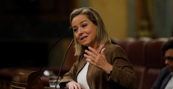 La diputada de Coalición Canaria, Ana Oramas, durante su intervención ante el pleno del Congreso de los Diputados en la primera jornada de la sesión de investidura de Pedro Sánchez | EFe