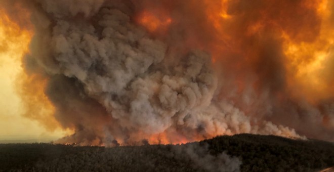 Vista aérea de uno de los incendios forestales en Australia./REUTERS