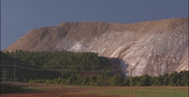 Muntanya de tones de residus salins a l'explotació d'Iberpotash de la planta de Súria. CCMA