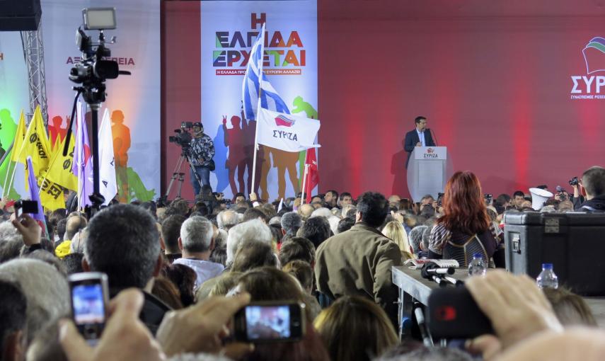 El líder de Syriza, Alexis Tsipras, durante su intervención en el mitin final de su campaña celebrado hoy en Atenas. EFE/Gerard de Josep