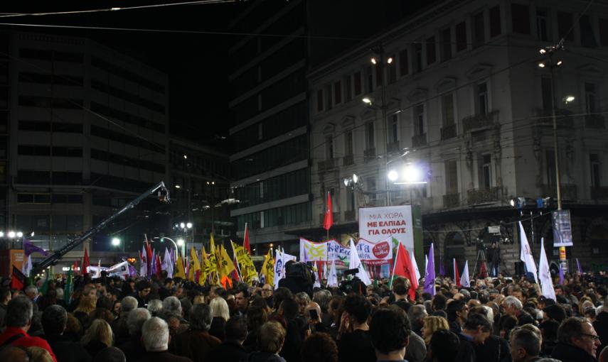 Los asistentes al mitin de cierre de campaña de Syriza, en Atenas. SARA SERRANO