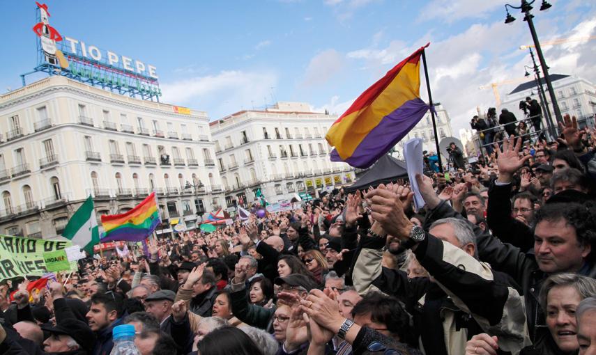 Decenas de miles de personas abarrotan la Puerta del Sol de Madrid, convocados por Podemos a la Marcha del Cambio. -JAIRO VARGAS