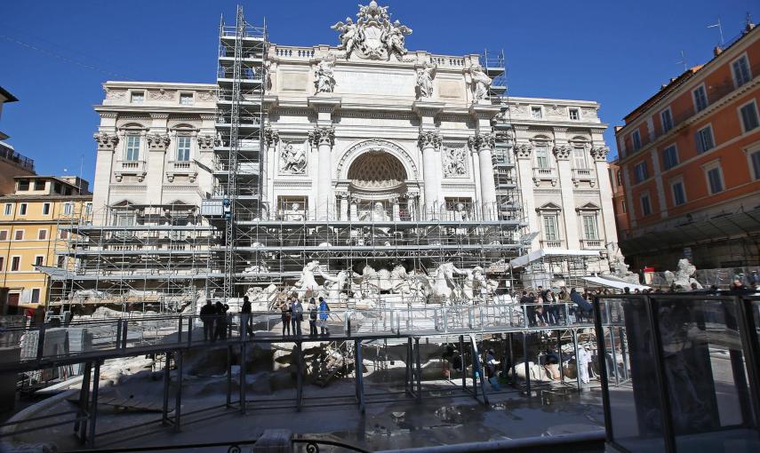 Comienzan a retirarse los andamios en la Fontana di Trevi, en Roma, después de ocho meses de restauracion. EFE/Alessandro Di Meo