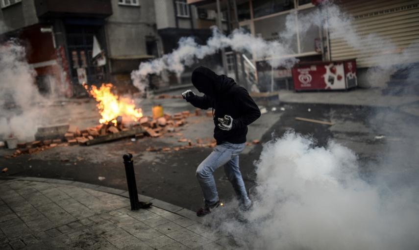 Instantanea de los disturbios del pasado 11 de Marzo en Estambul / AFP