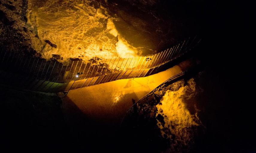 Imagen nocturna de la frontera junto al mar. - JAIRO VARGAS