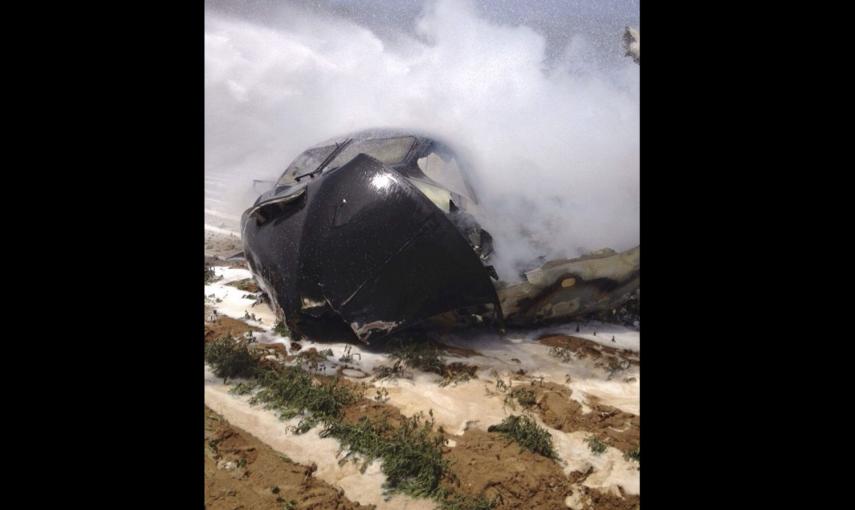 Morro del avión siniestrado en el aeropuerto de San Pablo de Sevilla. /EFE