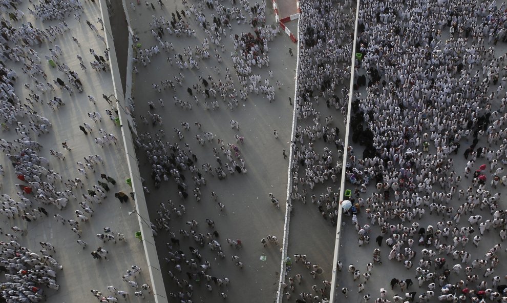 La peregrinación anual comenzó este martes con una previsión de participación de unos dos millones de personas que parten desde un asentamiento temporal en Mina. - REUTERS