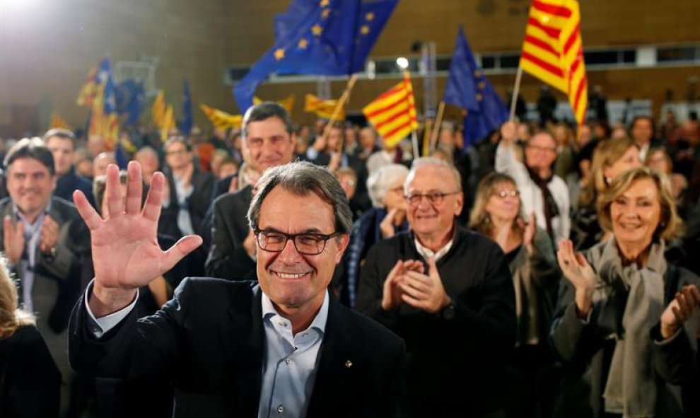 El presidente en funciones, Artur Mas, durante el acto de Democràcia i Llibertat previo al inicio de la campaña electoral para las elecciones generales. EFE