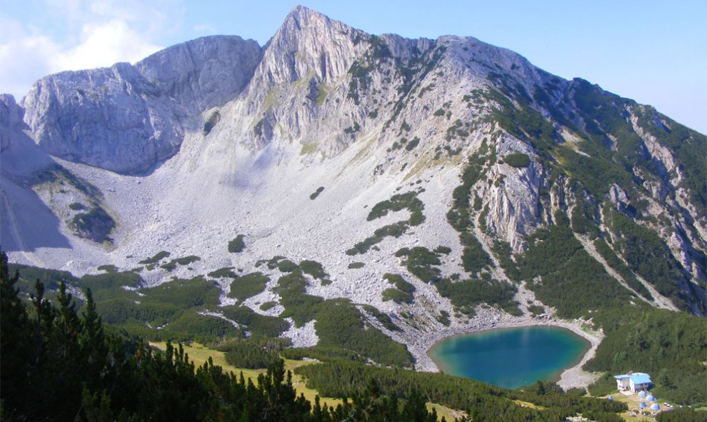 El lago Sinanishko, en Pirin, al suroeste de Bulgaria, HRISTO TERZIYSKI